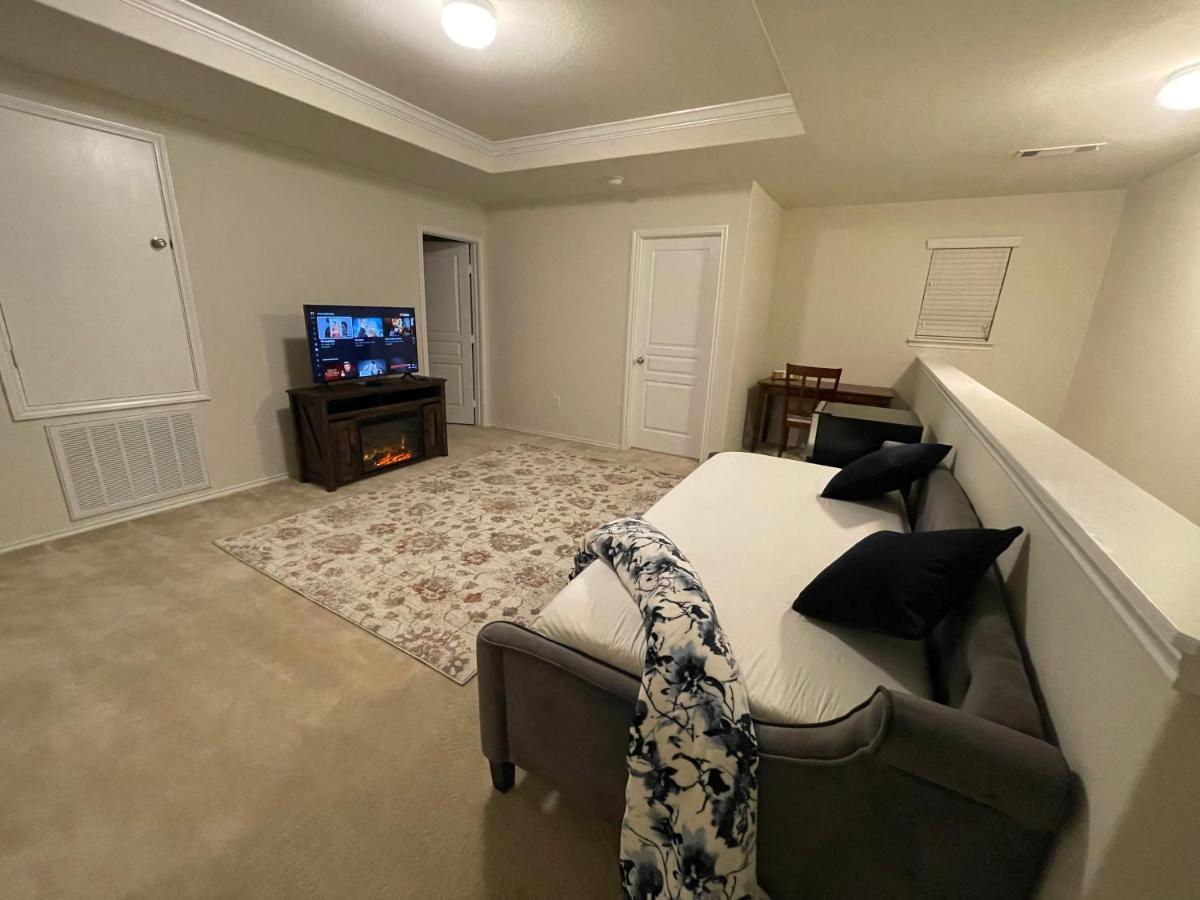 Villa N-E-G House - Near David Wayne Hooks Airport Houston Esterno foto
